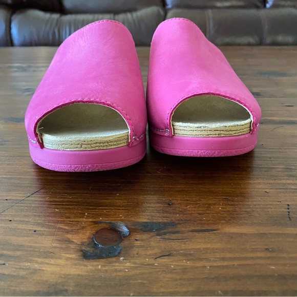 Dansko Ravyn Peep Toe Sandals Fuchsia Milled Nubuck Womens Size EU36 /US 6-6.5 - Picture 4 of 12